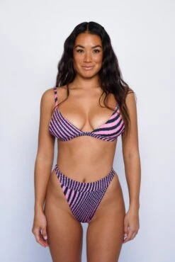 Summer Bottom - Santa Cruz 11 Summer Bottom - Santa Cruz -Coastal Tropic SKATIE SantaCruz 19 pp Edit 949d7997 63a3 4fad 8272 c97b9ea3c91b