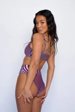 Mya Top - Santa Cruz -Coastal Tropic SKATIE SantaCruz 37 pp