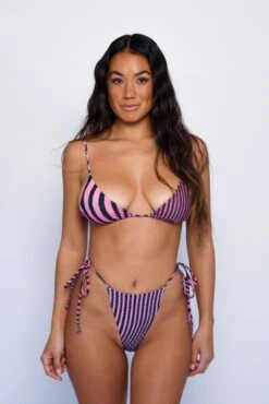 Elsa Bottom - Santa Cruz -Coastal Tropic SKATIE SantaCruz 7 pp Edit 015e0276 8b74 4cfa 918d fd0bc52266d3