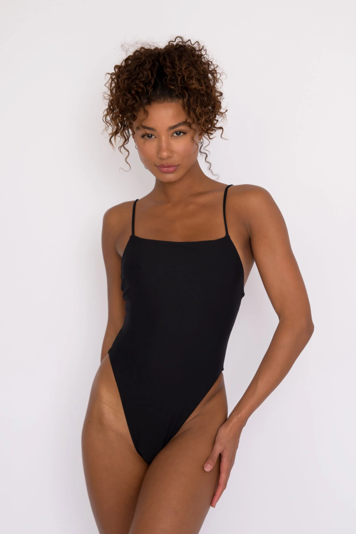 Resa One Piece - Black 3 Resa One Piece - Black