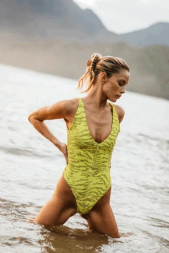 Carmen One Piece - Tropicale -Coastal Tropic SkatieE comm 1 ffe1e75a 70ca 42ae b5cb eae4db6d1021