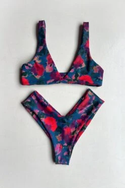 Mandi Bottom - Moonstruck 21 Mandi Bottom - Moonstruck -Coastal Tropic americana 10